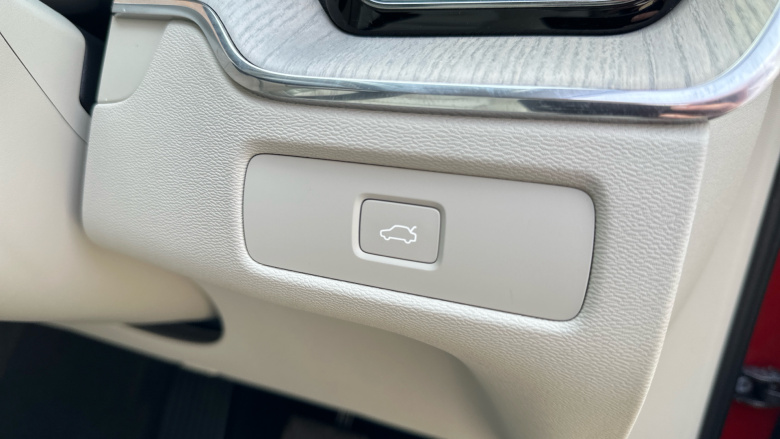 Volvo XC60 2.0 B5P Plus Dark 5dr AWD Geartronic Petrol Estate